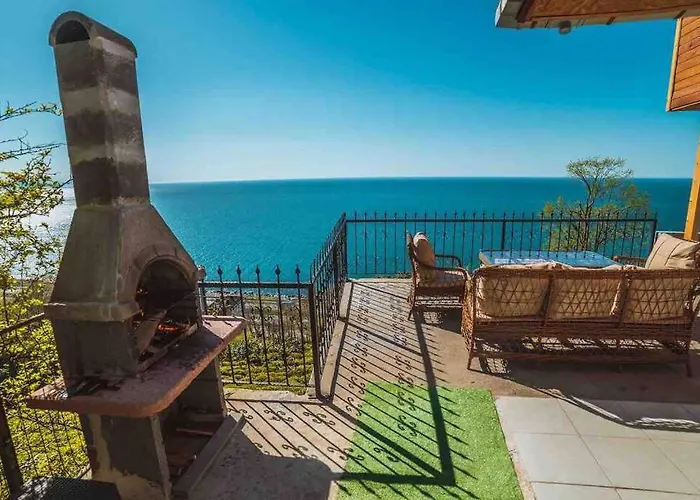 Komika Vooden House Rize