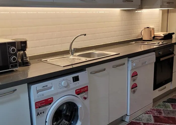Rooms In The Heart Of Sisli - 1 Min To Metro - Shared Bathroom And Kitchen Istanbul