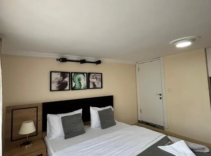 9-) Taksim'De Sik Tasarim Otel Odasi Istanbul