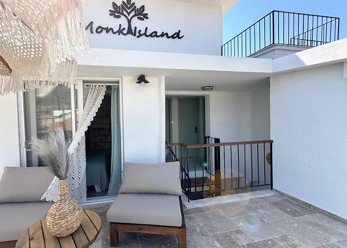 Monk Island Foça Otel
