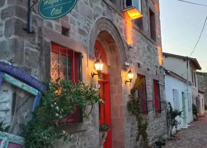 Hayat Alti Otel Ayvalı