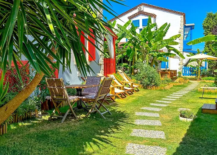 Banana Alacati Food & Stay - Adults Only