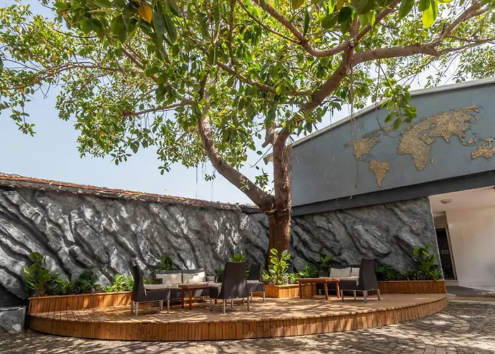 Tropic Beach Club & Resort - Side