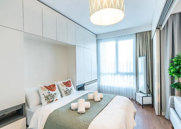 Stylish City Living - Your Urban Charm Стамбул