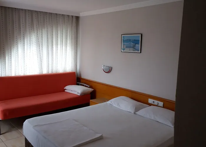 Isinda Hotel Анталія