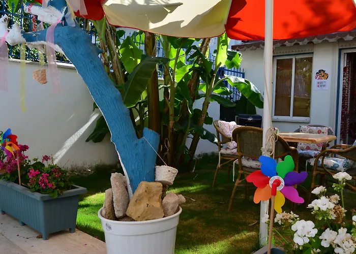 Mavi Butik Apart Çeşme