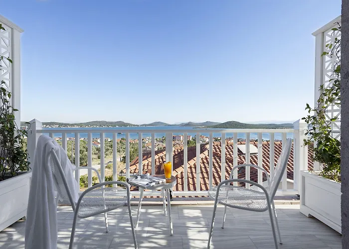 Cunda Pur Beyaz Hotel