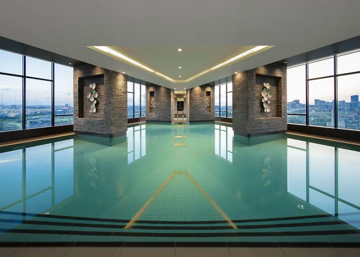 Centro Westside By Rotana Hotel Istambul com campo de golfe