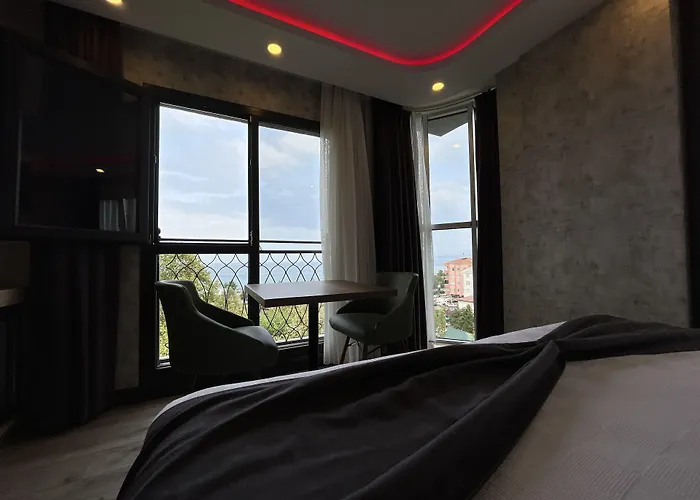 Avni Bey Otel Araklı