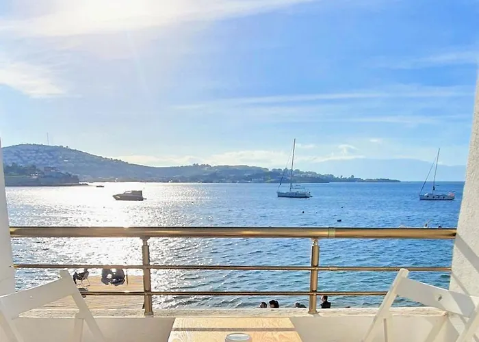 Midilli Konak Foça