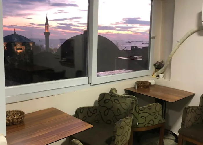 Bachos Hotel Sultanahmet Enjoy Breakfast On The Teracce With A Sea View Стамбул