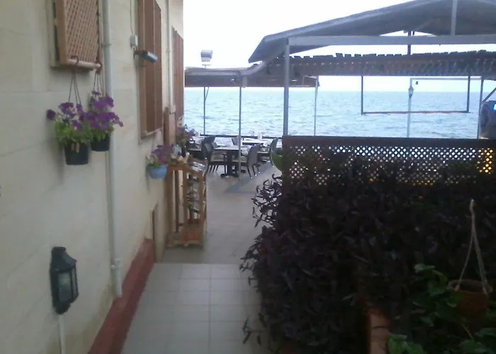 Yali Hotel Side