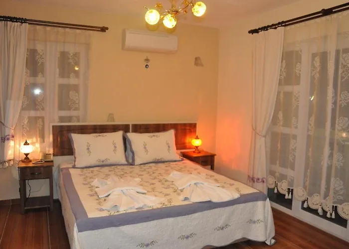 Mor Salkim Konagi Otel Alaçatı